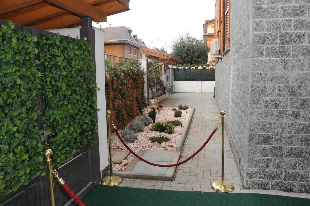 Aparthotel Residenza Segrate Centro Srl Exterior foto